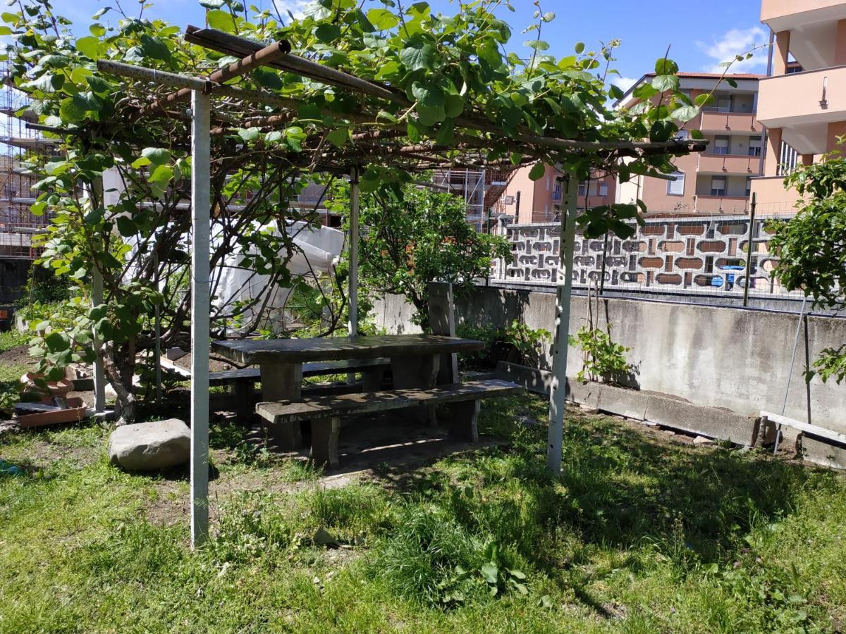 Casa Marina Appartement Verbania Buitenkant foto